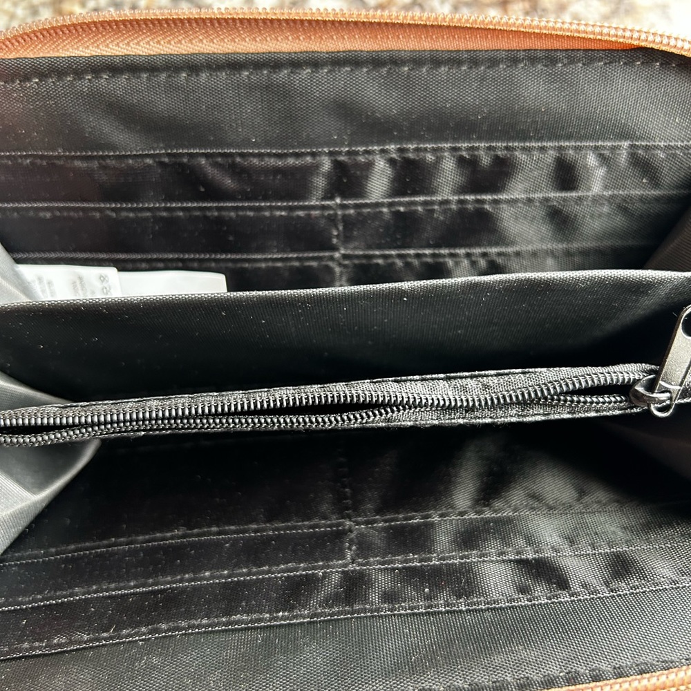 Pink wallet - Picture 3 of 3